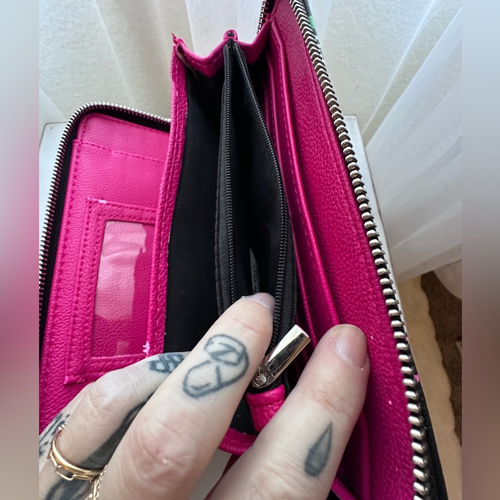NWOT!! Betsey Johnson Black Multicolor Heart Wallet - Picture 8 of 10